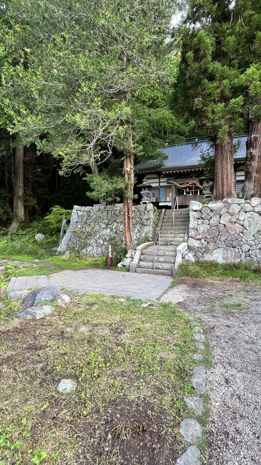 北杜市小淵沢の大滝神社の社殿